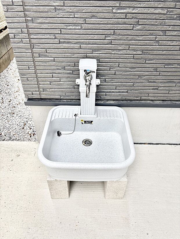 【その他現地】ガーデニングやお掃除に便利な外水栓