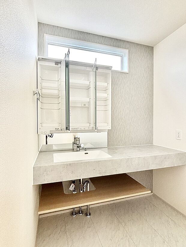 【洗面台・洗面所】収納力と機能性に優れたお手入れラクラク洗面化粧台!