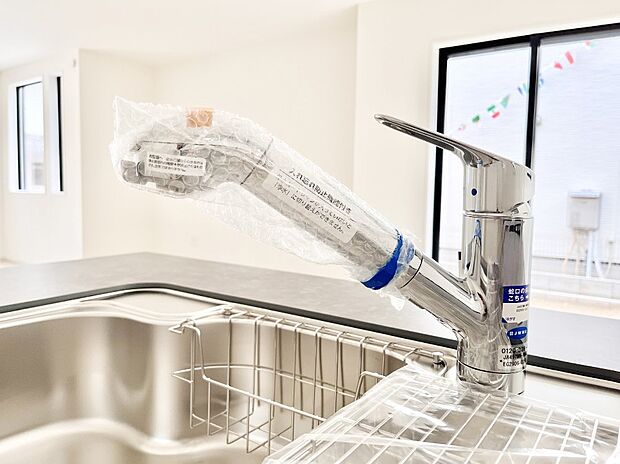 【その他設備(蛇口一体型浄水器)】いつでも清潔なおいしいお水を。一つの水栓で水道水と浄水を使い分け。