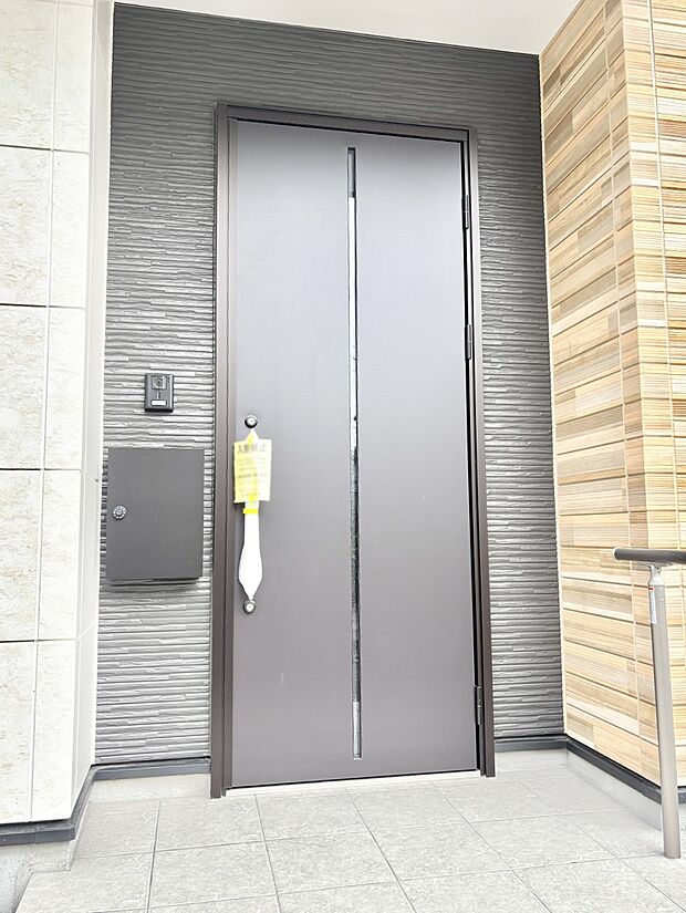 【玄関】大切な家族、来客を出迎える玄関。