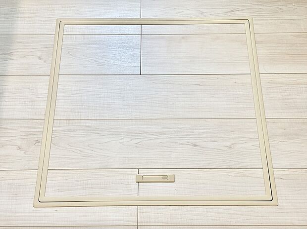 【その他設備(床下収納)】床下収納付き！日用品・非常用品の収納にも大活躍。