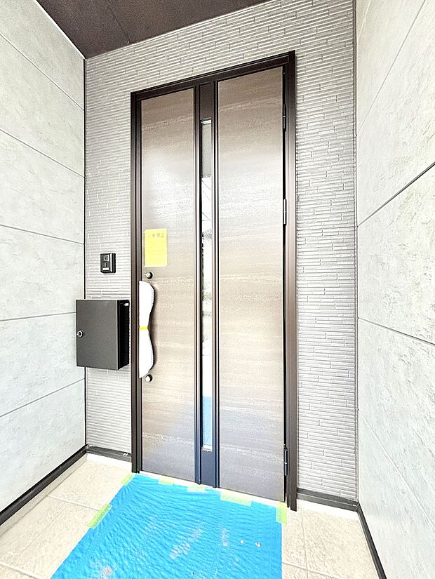 【玄関】大切な家族、来客を出迎える玄関。