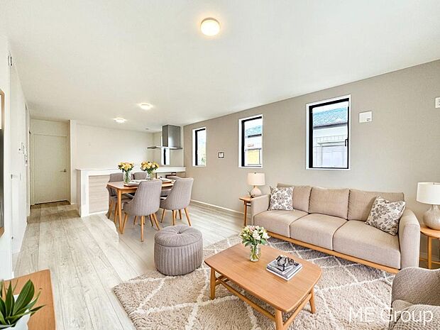 【リビング】開放感を感じながら家族団らんが楽しめる2階リビング!※家具はCGです