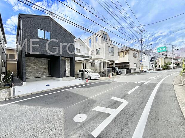 【前面道路含む現地写真】前面道路はきちんと整備されています