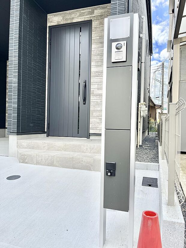 【その他現地】表札・インターホン・ポストをひとつに集約