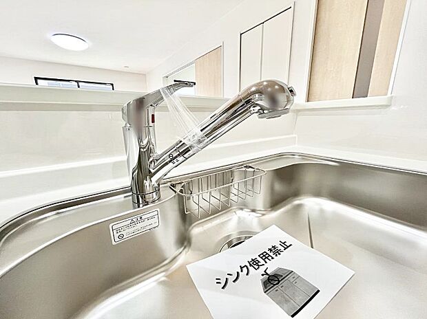 【その他設備(蛇口一体型浄水器)】浄水器一体型のキッチンで洗い物用・料理用と切り替え簡単！