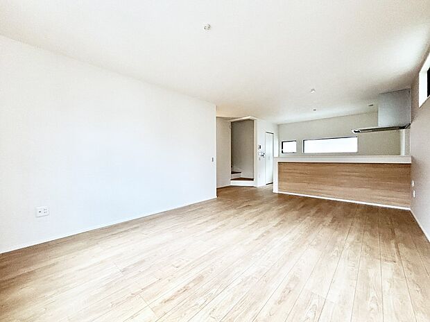 【ダイニング】家族の笑顔が自然と生まれてくる、そんな雰囲気のダイニングに仕上がっています