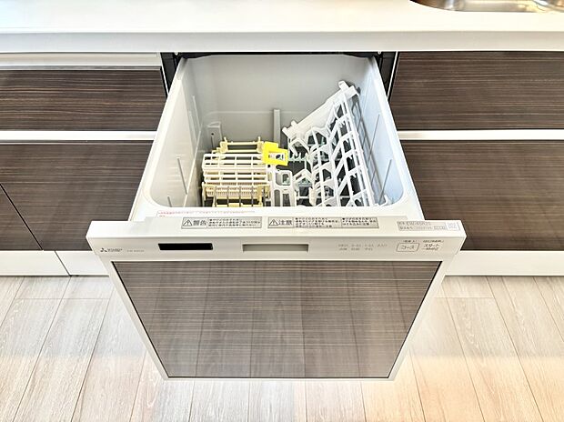 【その他設備(食洗機)】面倒なお片づけは食洗機にお任せ！家事の負担が減って、時間にも気持ちにもゆとりができます。