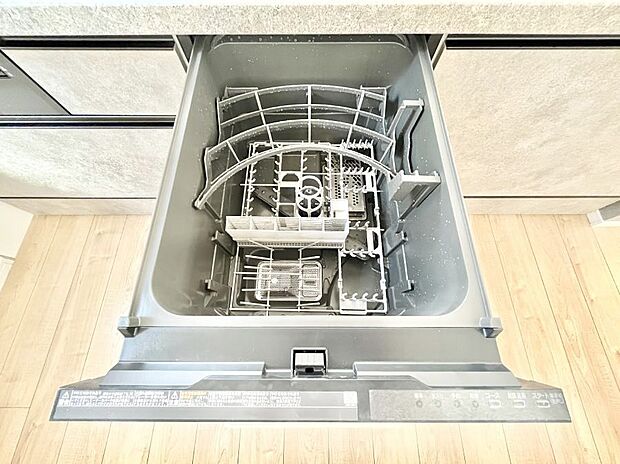 【その他設備(食洗機)】面倒なお片づけは食洗機にお任せ！家事の負担が減って、時間にも気持ちにもゆとりができます。