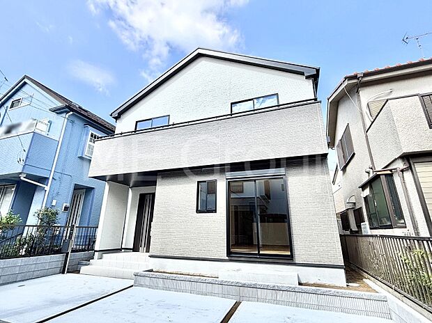 【現地外観写真】たっぷりの陽光と開放感に包まれる明るい住まい  