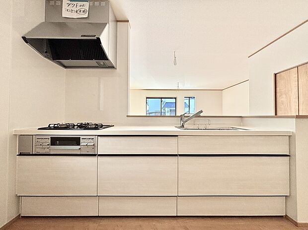 【キッチン】リビングを見渡せる人気のカウンターキッチン。 家族を見守りながら家事をすることができます。