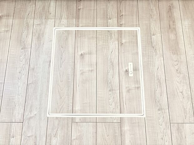 【その他設備(床下収納)】床下収納付き!日用品・非常用品の収納にも大活躍。