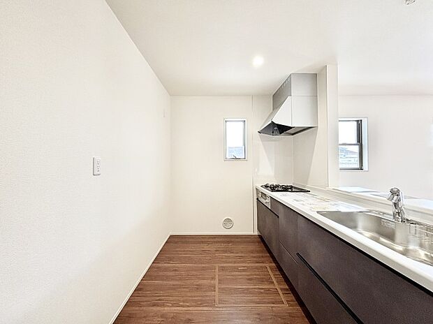 【キッチン】カウンター越しにお話しをしながら毎日のお料理をもっと楽しく