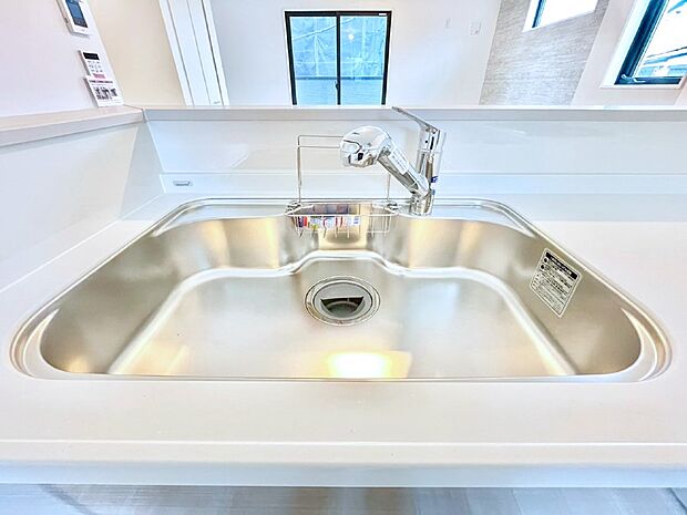 【その他設備(浄水器)】いつでも清潔なおいしいお水を。一つの水栓で水道水と浄水を使い分け。