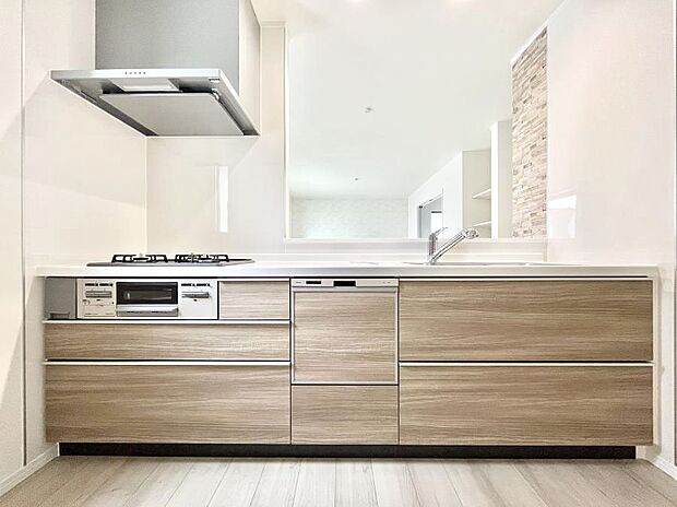 【ダイニングキッチン】料理をしながらでもご家族との会話を楽しめる対面キッチン