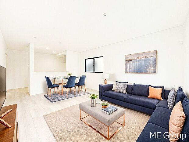 【リビング】ご家族の賑やかな話し声で包まれる明るいリビング ※家具はCGです