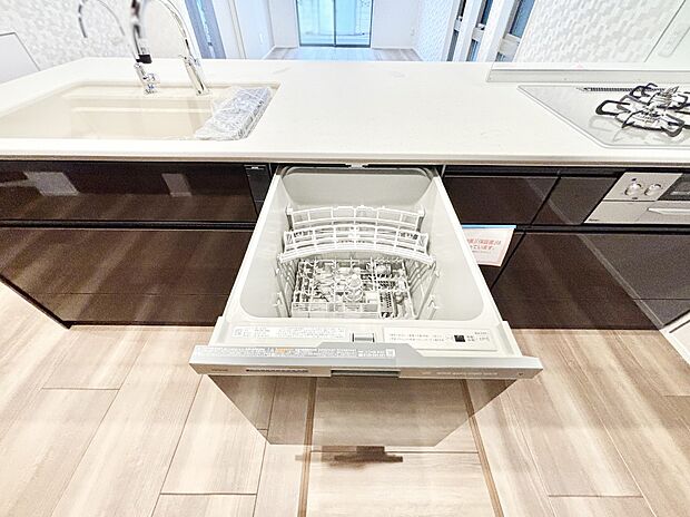 【その他設備(食洗機)】面倒なお片づけは食洗機にお任せ！家事の負担が減って、時間にも気持ちにもゆとりができます。