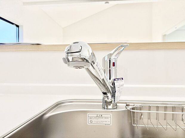 【その他設備(蛇口一体型浄水器)】いつでも清潔なおいしいお水を。一つの水栓で水道水と浄水を使い分け。