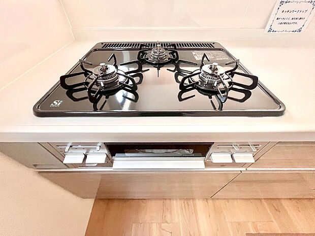 【その他設備(Ｓｉセンサーコンロ)】ガスコンロはＳｉセンサー搭載。火力調節や焦げ付き・消し忘れも防いでくれます。