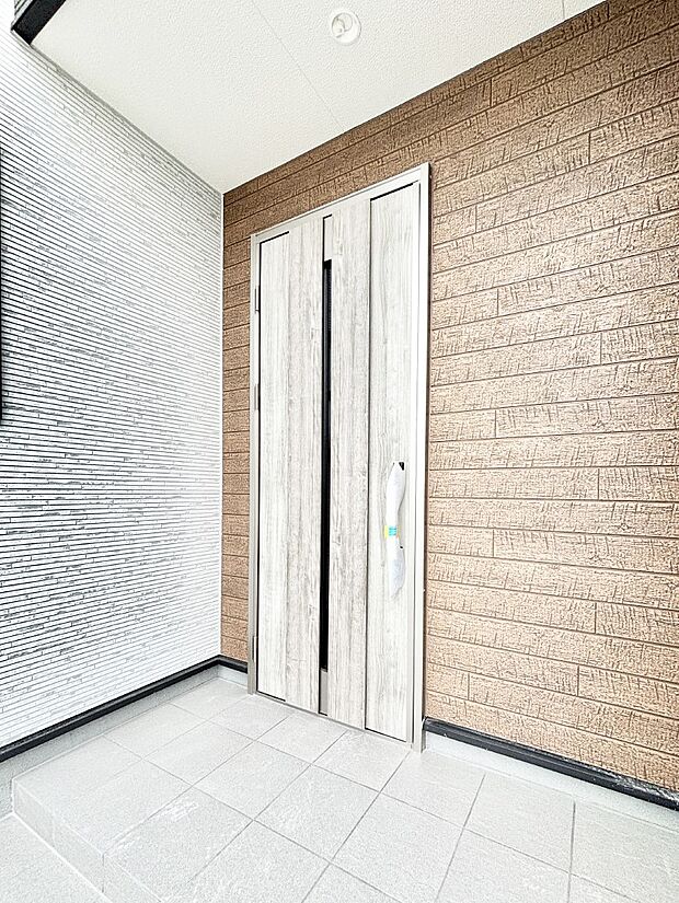 【玄関】大切な家族、来客を出迎える玄関。