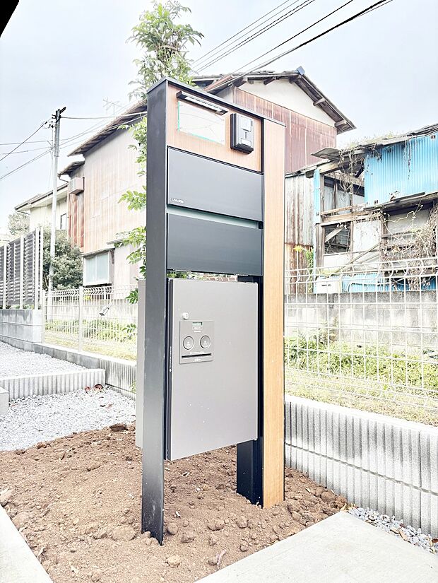 【その他現地】表札・インターホン・ポストをひとつに集約