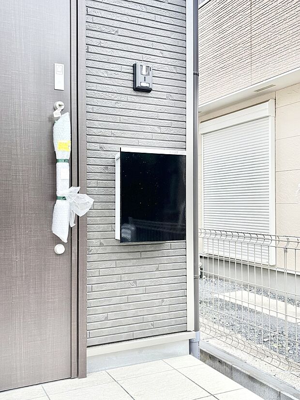 【その他現地】シンプルデザインのポスト。