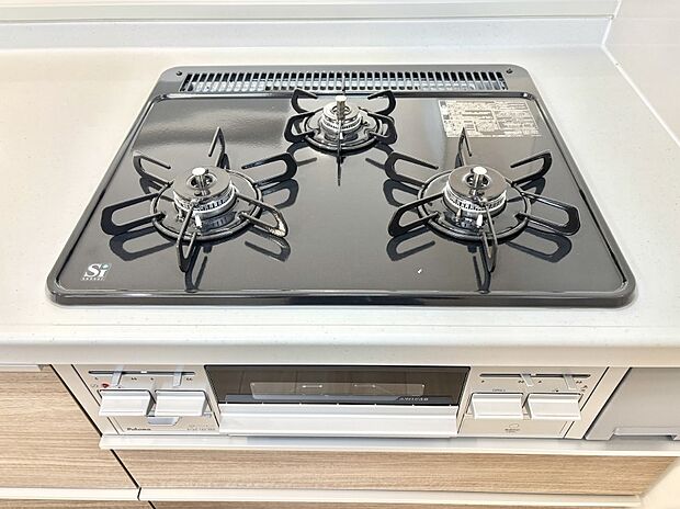 【その他設備(Ｓｉセンサーコンロ)】ガスコンロはＳｉセンサー搭載。火力調節や焦げ付き・消し忘れも防いでくれます。