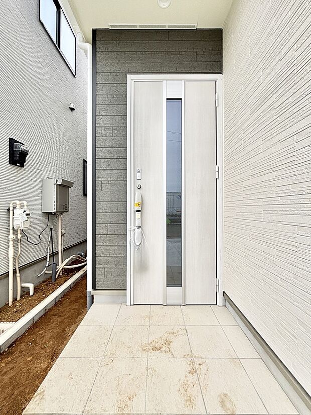 【玄関】大切な家族、来客を出迎える玄関。