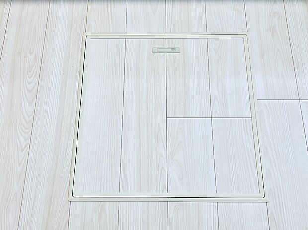 【その他設備(床下収納)】床下収納付き!日用品・非常用品の収納にも大活躍。