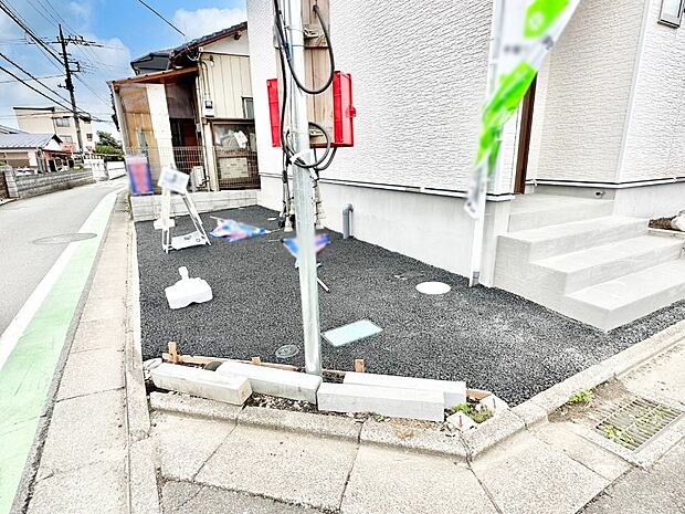 【駐車場】カースペースは２台駐車可。セカンドカーや来客時に便利です！