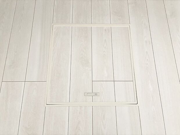 【その他設備(床下収納)】床下収納付き！日用品・非常用品の収納にも大活躍。