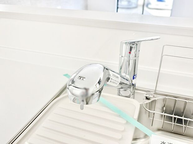 【その他設備(浄水器)】いつでも清潔なおいしいお水を。一つの水栓で水道水と浄水を使い分け。