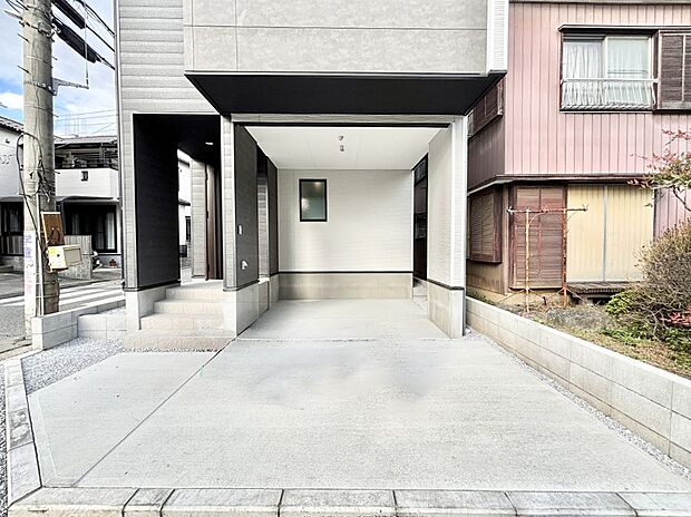 【駐車場】ビルトインタイプは大切なお車を傷や汚れから守ることができます。