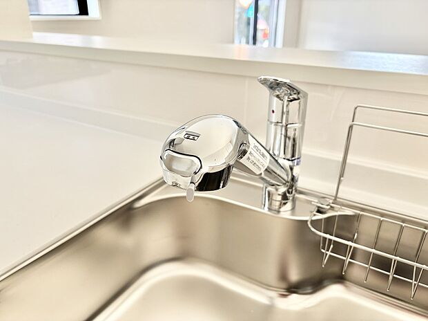 【その他設備(蛇口一体型浄水器)】いつでも清潔なおいしいお水を。一つの水栓で水道水と浄水を使い分け。