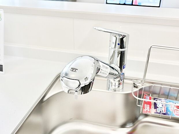 【その他設備(蛇口一体型浄水器)】いつでも清潔なおいしいお水を。一つの水栓で水道水と浄水を使い分け。