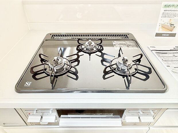 【その他設備(ガスコンロ)】三口ガスコンロでお料理が一気にはかどりそう  
