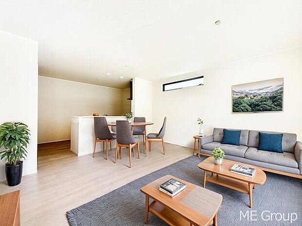 【リビング】落ち着いた雰囲気のＬＤＫは家族みんなの快適空間　※家具はCGです