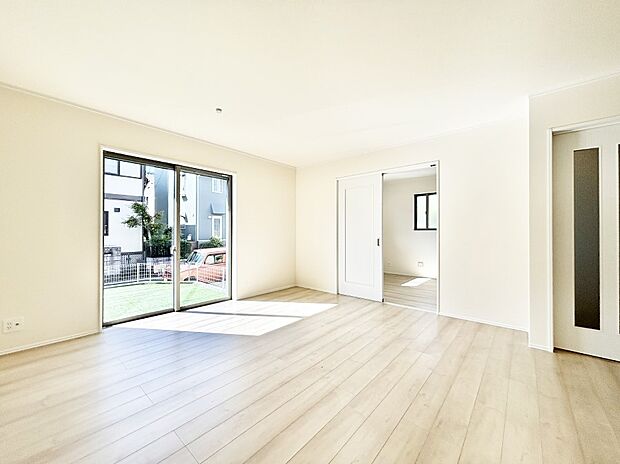 【ダイニング】家族の笑顔が自然と生まれてくる、そんな雰囲気のダイニングに仕上がっています 