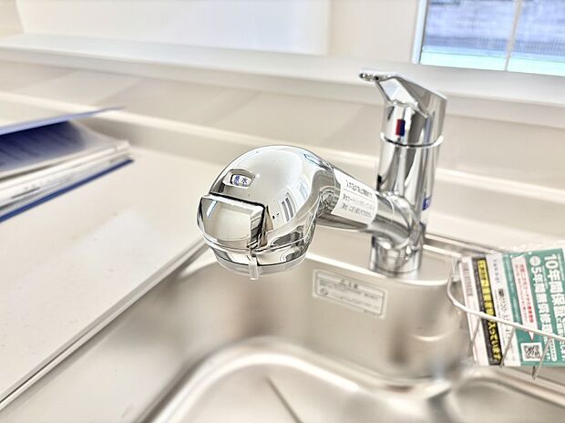 【その他設備(浄水器)】いつでも清潔なおいしいお水を。一つの水栓で水道水と浄水を使い分け。