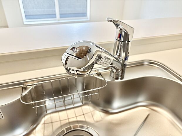 【その他設備(浄水器)】いつでも清潔なおいしいお水を。一つの水栓で水道水と浄水を使い分け。