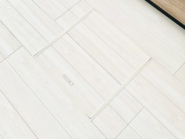 【その他設備(床下収納)】床下収納付き!日用品・非常用品の収納にも大活躍。