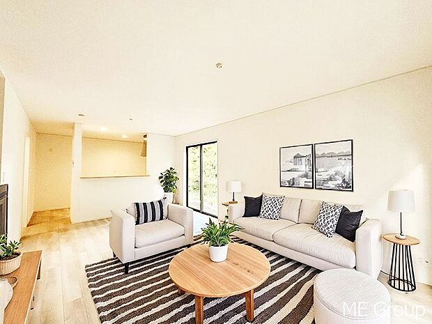 【リビング】落ち着いた雰囲気のＬＤＫは家族みんなの快適空間※家具はCGです