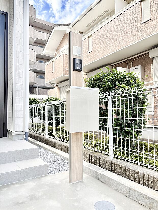 【その他現地】表札・インターホン・ポストをひとつに集約