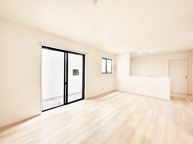 【ダイニング】家族の笑顔が自然と生まれてくる、そんな雰囲気のダイニングに仕上がっています