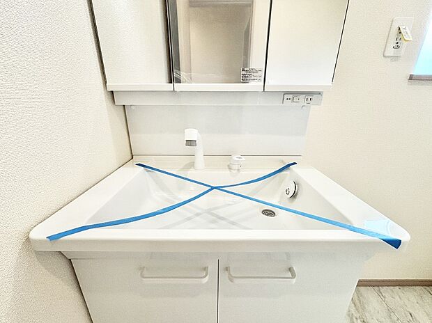 【その他設備(ハンドシャワー水栓)】ハンドシャワー付き！使いやすい洗面台。