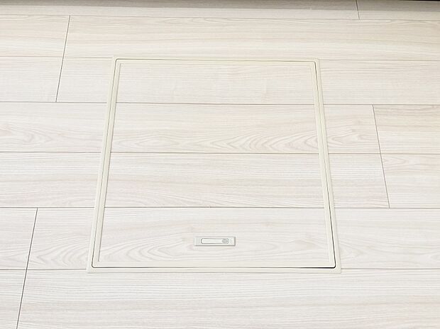 【その他設備(床下収納)】床下収納付き!日用品・非常用品の収納にも大活躍。