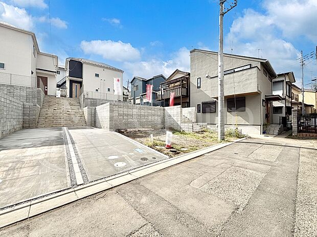 【前面道路含む現地写真】堂々完成!! ここから始まる新生活を応援いたします!