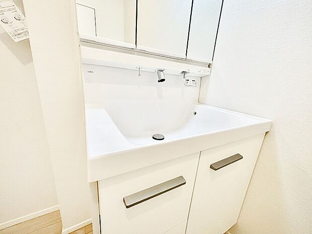 【その他設備(ハンドシャワー水栓)】ハンドシャワー付き！使いやすい洗面台。