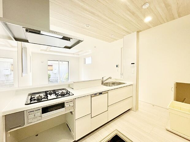 【ダイニングキッチン】料理をしながらご家族との会話を楽しめる対面カウンターキッチン