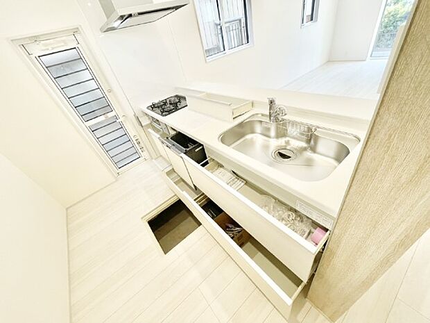 【その他設備(スライド収納)】使いやすさを優先したスライド式収納タイプ!